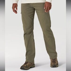 Men’s Wrangler Flex Waist Outdoor Cargo Pant in Earth Green
